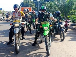 Sinergitas TNI-Polri, Dandim 0415/Bth dan Kapolres Muarojambi Kawal Pergeseran Kotak Suara