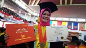 Sebelum ke Aulia Hospital Pekanbaru, Eks Direktur RS Kambang Resmi Raih Gelar MM