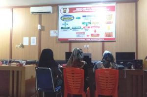 Lontarkan Hinaan dan Serang wartawan Pakai Palu, Istri Oknum Kades Dilaporkan Polisi