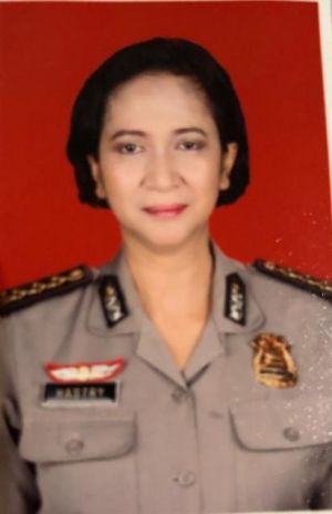 Pertanyaannya Polisi Cina, Atau Polisi Mirip Cina?