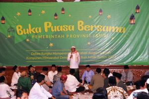 Buka Puasa Bersama Masyarakat Jambi Wilayah Barat, Ini Harapan Gubernur Fachrori