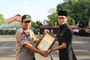Redam Aksi Anarkis Massa, Ketua DPRD Batanghari Terima Penghargaan dari Kapolda Jambi