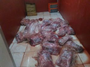 Didatangi Satgas Pangan, Ternyata Toko di Depan Pasar Angso Duo Ini Jual Daging Beku yang Dicairkan 