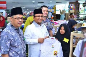 Wawako Maulana Buka Secara Resmi Wisata Belanja Anak Yatim dan Kaum Duafa Di Trona