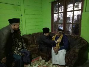 Bermalam di Kayu Aro, Bupati Adirozal Taraweh dan Sahur di Rumah Warga