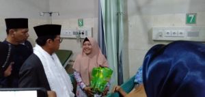 Kejutan di Malam Lebaran, Fachrori Berikan Bingkisan bagi Perawat dan Pasien  di RSUD 