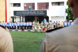 Mendagri Pimpin Upacara Bendera di Kampus IPDN Cilandak