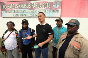 Tim Asistensi dan Supervisi Mabes Polri Kunjungi Spot Peternakan Babi Timika -Papua
