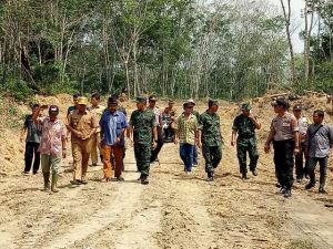 Tinjau  Lokasi TMMD, Dandim 0415/Batanghari  Apresiasi Warga Rela Hibahkan Tanahnya untuk Jalan