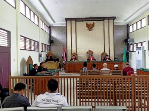 BREAKING NEWS: 5 Terdakwa Kasus Coblos 2 Kali Dijatuhi Hukuman 5 Bulan Percobaan