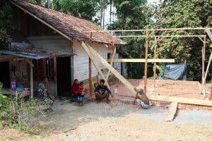 Dikunjungi Sertu Bambang, Juriani Sampaikan Rasa Bahagia Rumahnya Dibedah TNI
