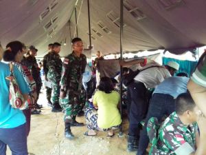 Yonif Raider 142/KJ Gelar Pengobatan Gratis di daerah Latihan