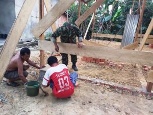 Terharu Warga dan TNI Bangun Rumahnya, Sugianto: Dulu Rumah Kami Rusak Parah