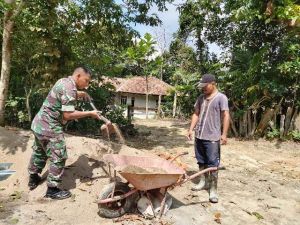 Terik Matahari Tak Surutkan Semangat Serda Alfian