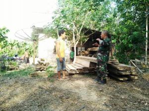 Babinsa Paparkan Sketsa Rumah Percontohan TMMD Kodim 0415/Bth