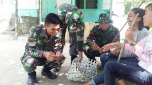 Meski Baru Bertugas, Satgas TMMD 105 dan Warga Cepat Akrab