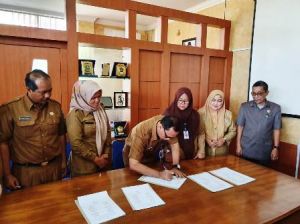 Beri Bantuan Bibit Ayam KUB, Sekda: Siswa Belajar Menjadi Wirausaha