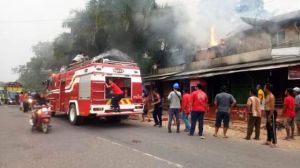 Satu Rumah dan Warung Ludes Terbakar Pagi Ini di Jujuhan