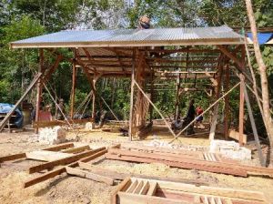 Pembangunan Rumah Sriyono, Satgas dan Warga Selesaikan Pemasangan Atap Hari Ini