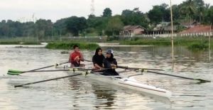 H-4 Kejurnas Dayung di Danau Sipin, 2 Kontainer Perahu Standar Internasional Tiba di Jambi