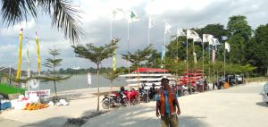 Seluruh Bendera Provinsi SeIndonesia Berkibar di Danau Sipin Jambi, Ini Penampakannya 