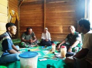 Jadi orang Tua Asuh, Trisnowatu Puji Perilaku Satgas TMMD