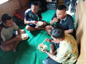 Nikmatnya Makan Bersama Satgas, Orang Tua  Asuh: Ini Akan Jadi Kenangan Terindah