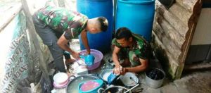 Tak hanya Jago di Medan Perang, Dua Satgas TMMD Kodim 0415/Bth juga Rajin Cuci Piring   