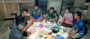 Makan Bersama dengan Orang Tua Asuh Sebelum ke Gotong Royong Bersama Warga