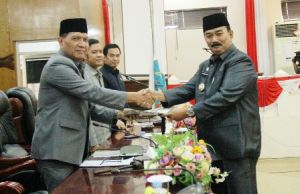 Amir Sakib Sampaikan Nota Keuangan Tanggapan Bupati Atas Pandangan Umum APBD Perubahan 2019.