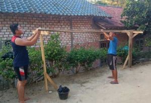 Tak Kenal Lelah, Satgas TMMD Tetap Bantu Orang Tua Asuh