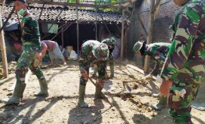  Dengan Alat Manual, TNI Satgas TMMD Rampungkan Rehab RTLH