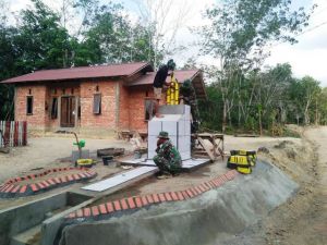 Hampir Rampung, Begini Penampakan Tugu TMMD di Desa Ladang Peris