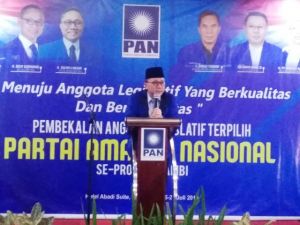 Beri Arahan Kepada Caleg Terpilih PAN, Zulhas: Melayani Masyarakat Adalah Tugas Kita