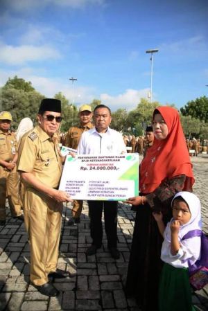 Wako AJB Serahkan Santunan Klaim BPJS Ketenagakerjaan
