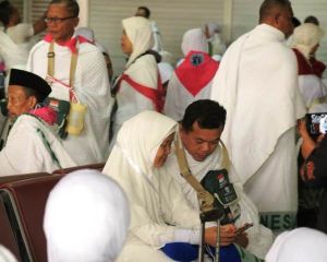 Pergi Haji, H Al Haris Tak Gunakan Fasilitas Pejabat