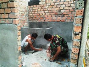 Satgas TMMD Ini Bantu Orang Tua Asuh Buat Kamar Mandi