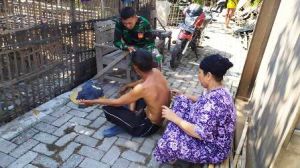 Satgas TMMD Ini Sempatkan Gelar Kuis Berhadiah Minum