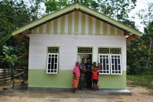 Selamat ke Mamat dan Keluarga Karena Rumah Selesai, Serda Alpin: Semoga Berkah