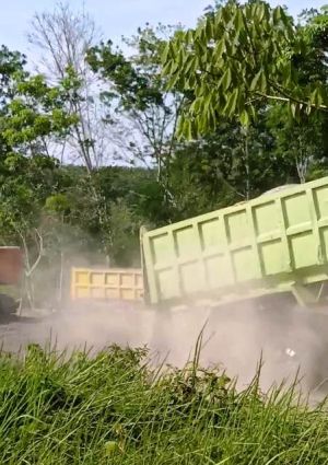 Warga Keluhkan Transit Material PT Bumi Perkasa Agung