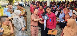 Bupati Batanghari Serahkan Ribuan Buku Tabungan KPM PKH
