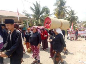 Pawai di Tabir, Pamer Budaya Makan Sugi dan Antar Gulung Kasuh