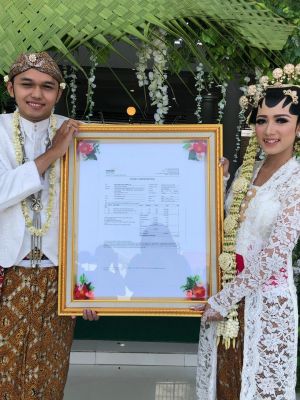 Kisah Unik, Pernikahan dengan Mas Kawin 2.300 Lembar Saham