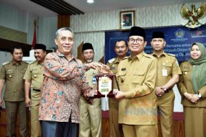 Pemerintah Provinsi Jambi - Dirjen Pajak Teken MoU Disaksikan KPK