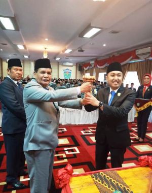 24 Anggota DPRD Sungaipenuh Resmi Dilantik, Satu Orang Sedang Naik Haji
