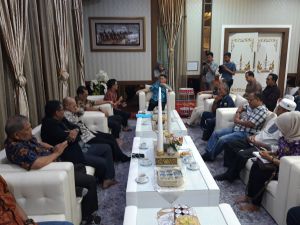 Korps Alumni KNPI Provinsi Jambi Silaturahmi dengan Walikota Jambi Serahkan SK Ketua Dewan Penasehat