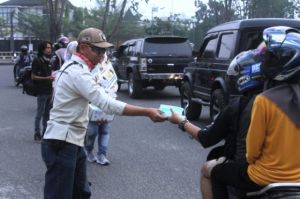 IJTI Bagikan Masker ke Warga Kota Jambi, Anton: Semoga Karhuta Segera Diatasi