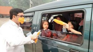 Ivan Wirata Bagi-bagi Masker di Kumpeh