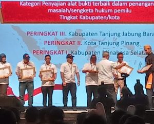 KPUD Tanjabbar Raih Peringkat Tiga Nasional Penanganan Pilkada