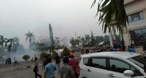 Demo Mahasiswa Ricuh, Saling Kejar Hingga Kaca Jendela di DPRD Provinsi Jambi Pecah